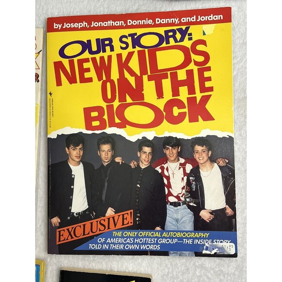 New Kids On The Block Books Magazine Comic NKOTB Lot Pictures Collectable VTG - Picture 3 of 9